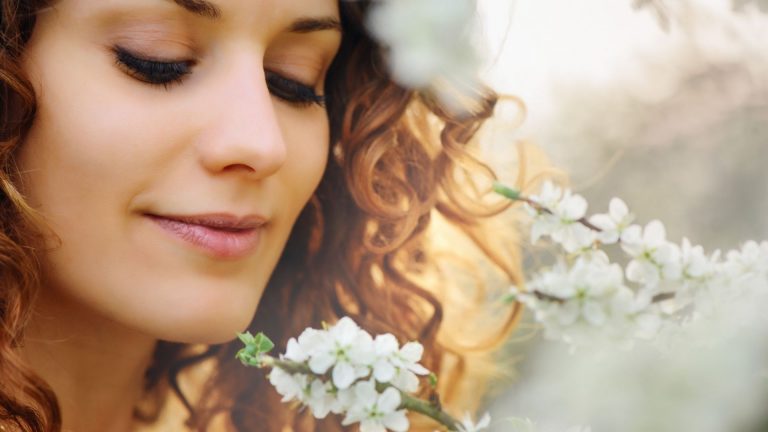 5 olores que te ayudarán a aumentar el deseo sexual