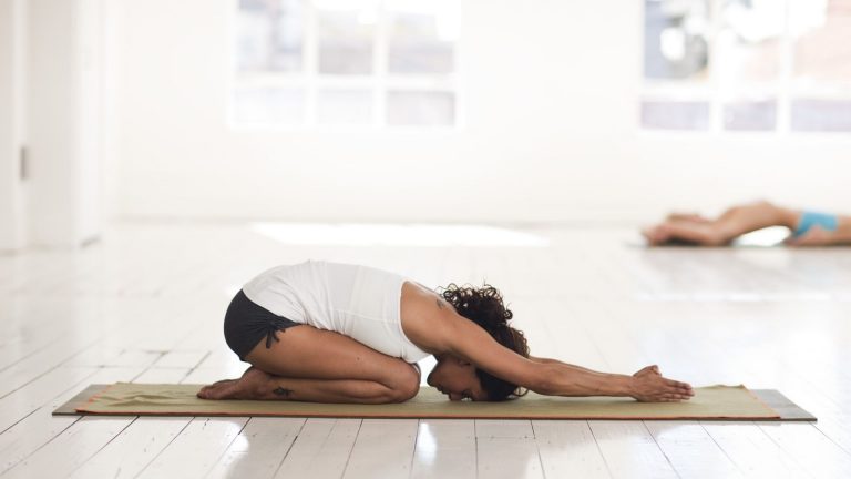 5 posturas de yoga para aumentar tu deseo sexual ¡Pruébalas!